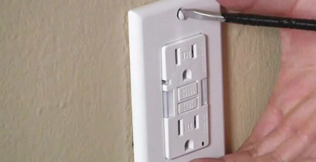 gfc outlets service securing and mounting ground fault circuit interrupter outlet by certified electricians in Pasadena, CA