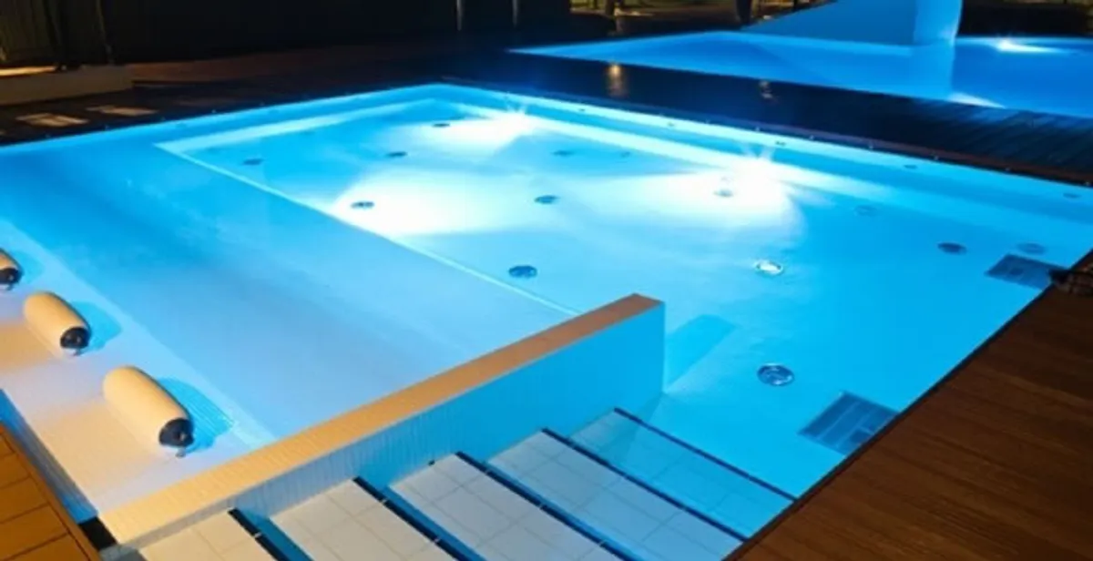 pool light installation and repair services providing modern illuminated pool lighting in Pasadena, CA